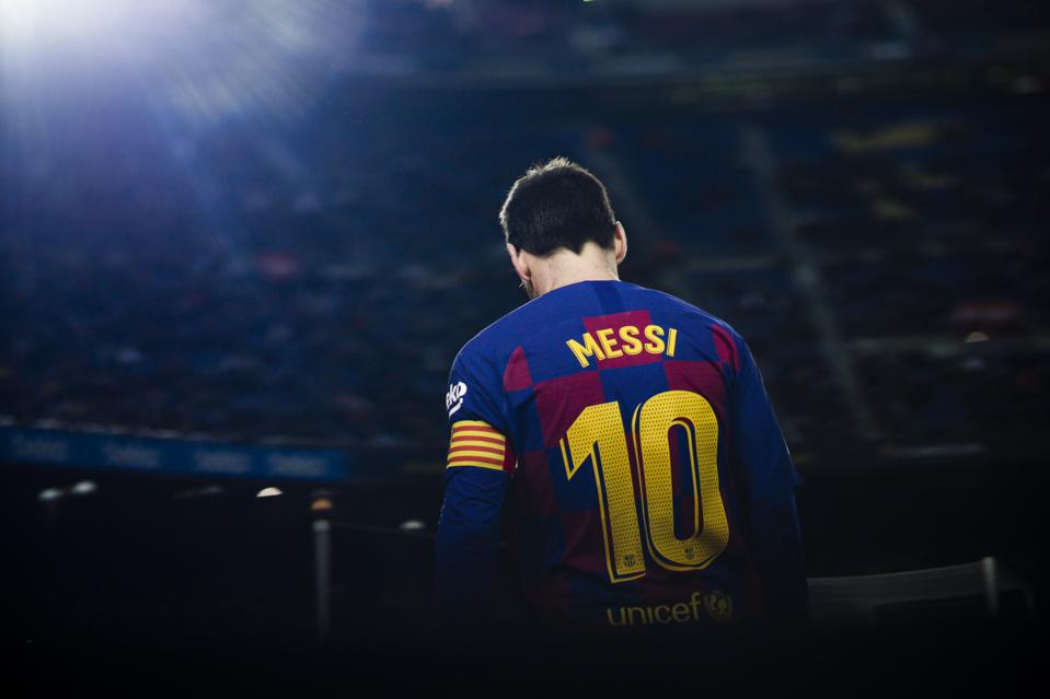 Why does Messi wears the shirt having number 10 Why does Messi wears the shirt having number 10