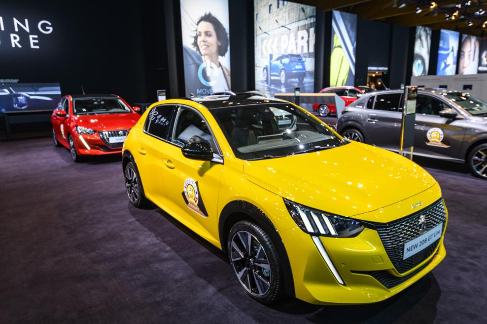 Peugeot 208 Is European Car Of The Year 2020 Beating The Favorite