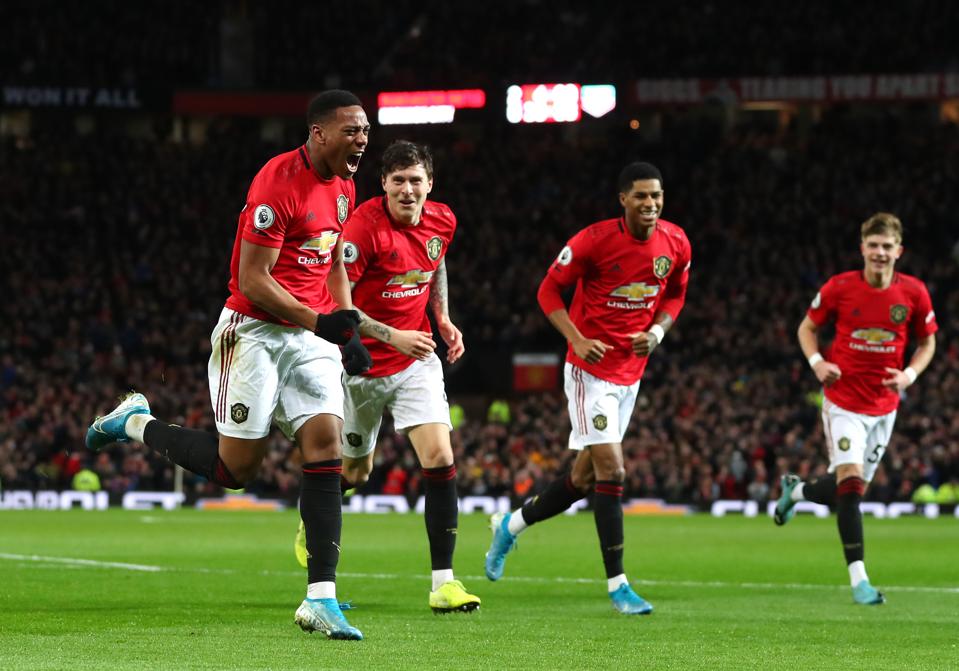 Liverpool And Manchester City Close The Gap Manchester United At