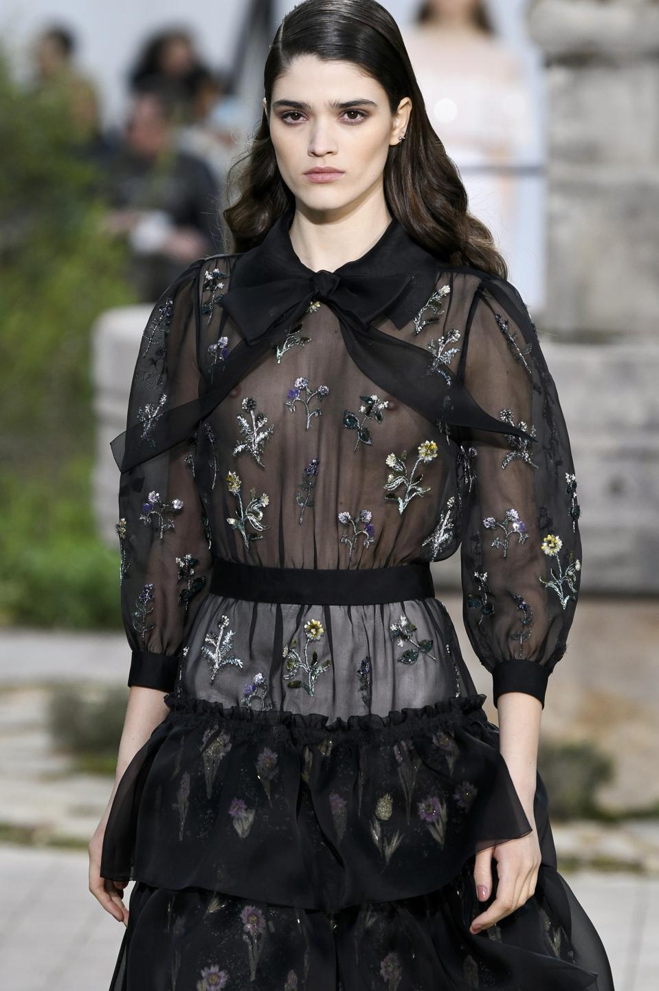 How To Watch The Chanel Fall 2022 Show Live From Paris How To Watch The Chanel Fall 2022 Show Live From Paris