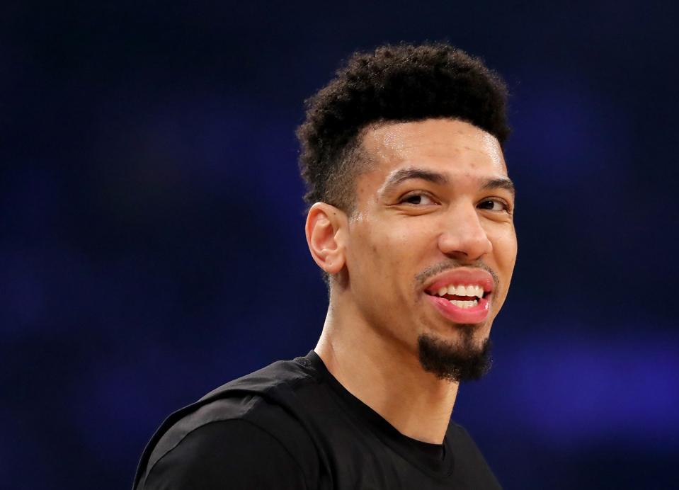 Los Angeles Lakers v New York Knicks
