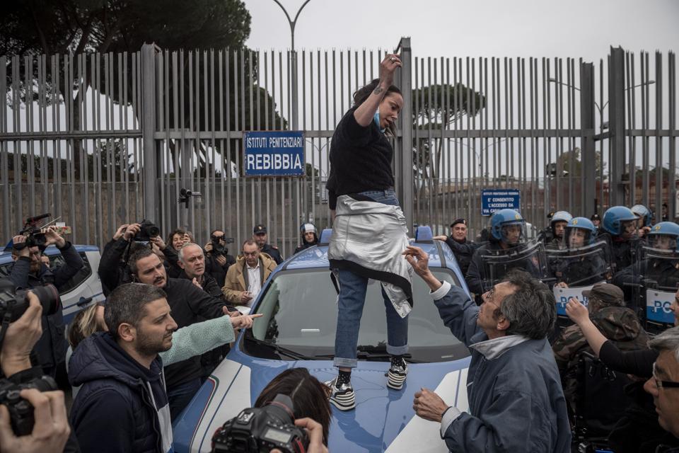 Italy Bans Public Gatherings Nationwide Over COVID-19 Worries