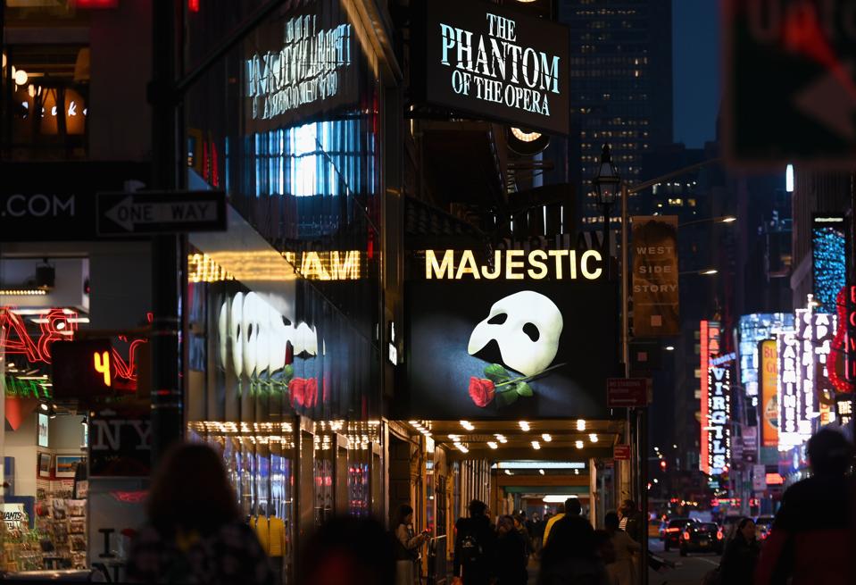 Broadway Confirman que los teatros de Broadway permanecerán cerrados hasta el 2021 Broadway