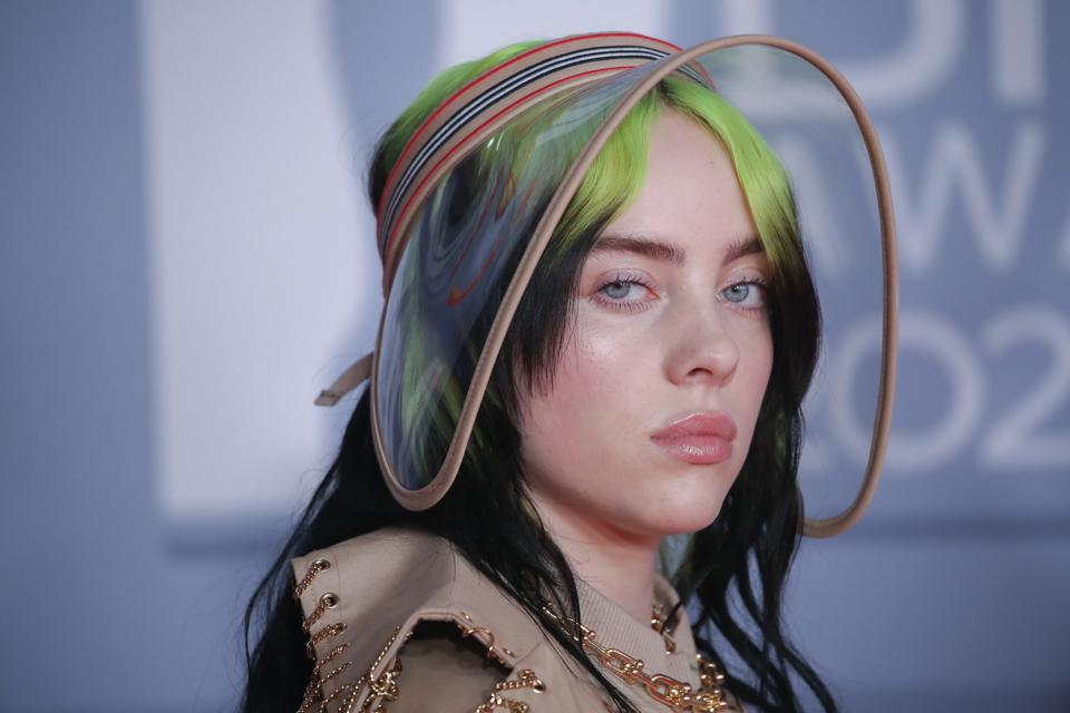 Billie Eilish Debuts Her Bond Theme Song No Time To Die At No 1