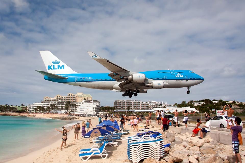 A KLM Royal Dutch Airlines Boeing 747-400 lands at Princess...