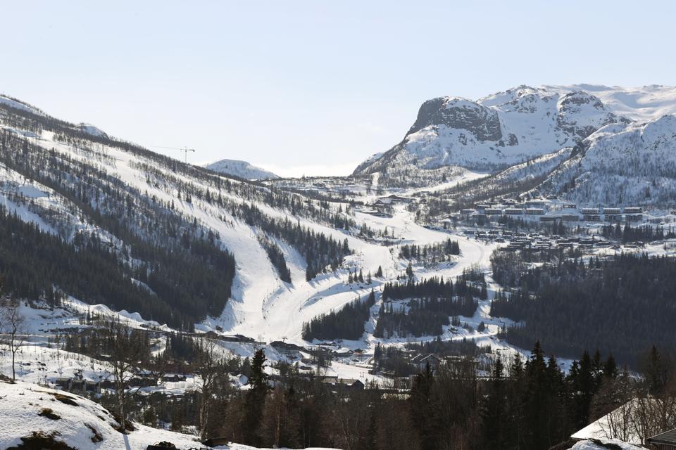 منحدرات فارغة في منتجع Hemsedal للتزلج ، النرويج
