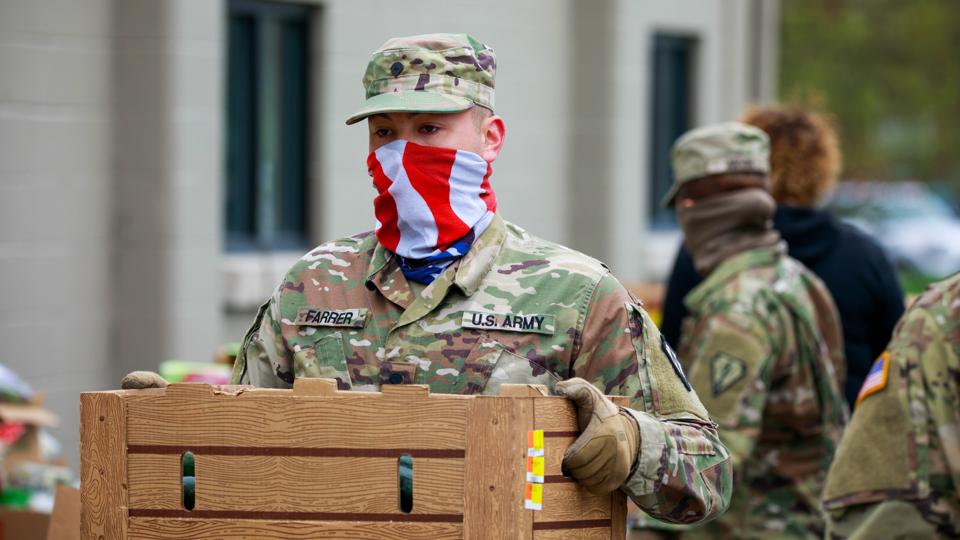 Indiana National Guard Distribute food in Ellettsville, US