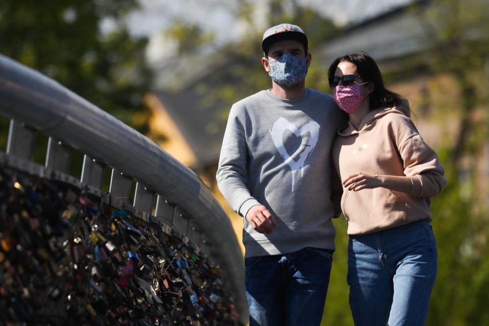 Couvrir la bouche est obligatoire en Pologne