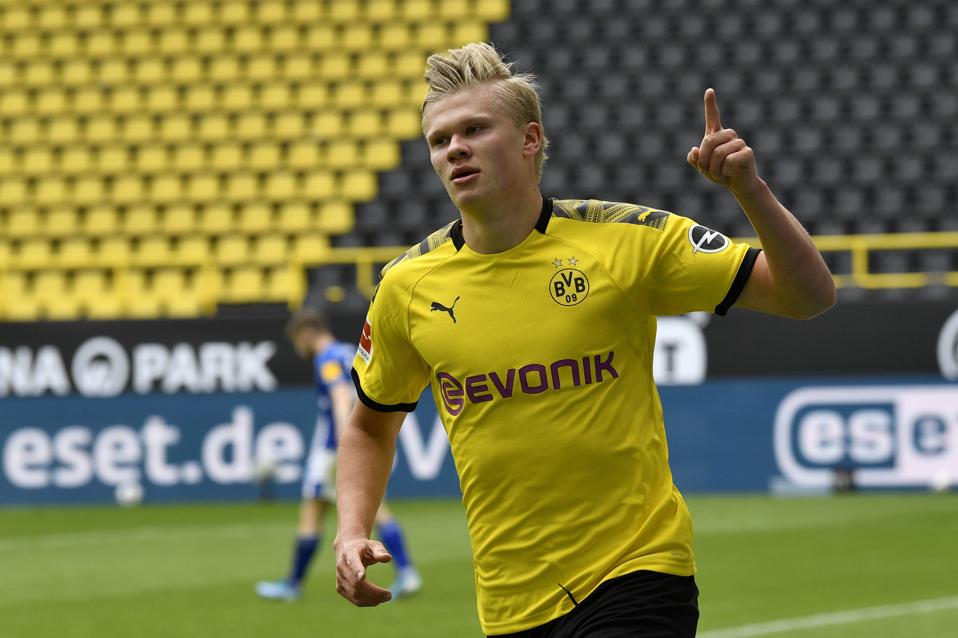 Borussia Dortmund v FC Schalke 04 - Bundesliga