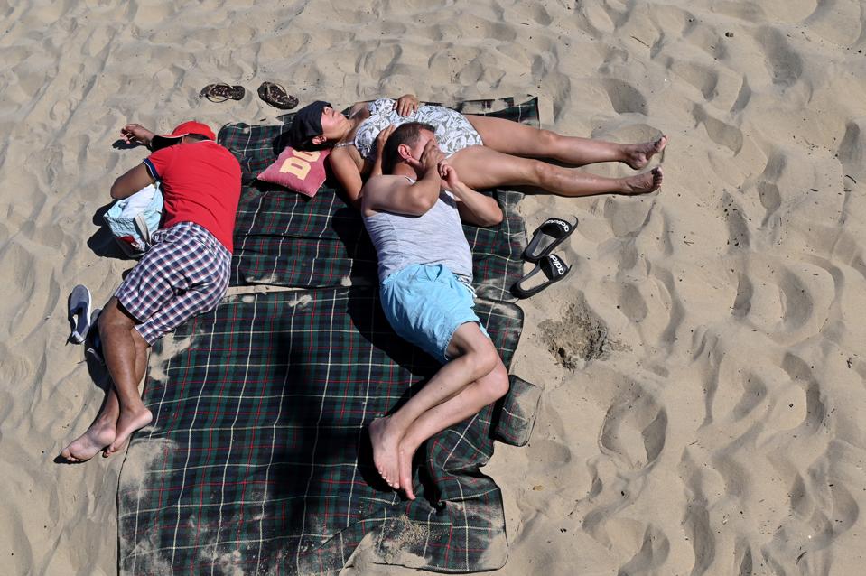 Coronavirus Sex Ban In Britain Has People Frolicking And The Government Mocked