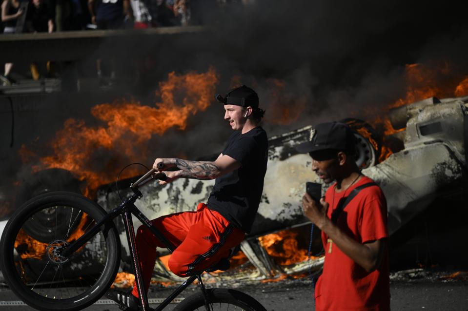 Philadelphia Closes All Retail Stores As Looting Resumes Sunday
