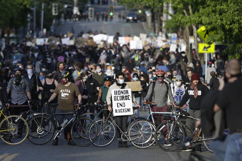 U S Police Batter Black Lives Matter Protesters With Bicycles