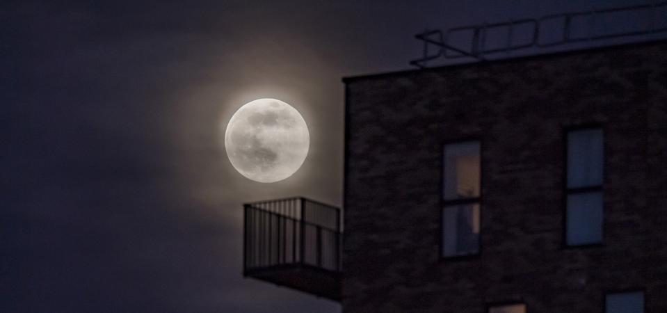 Super Pink Moon Rises Over UK