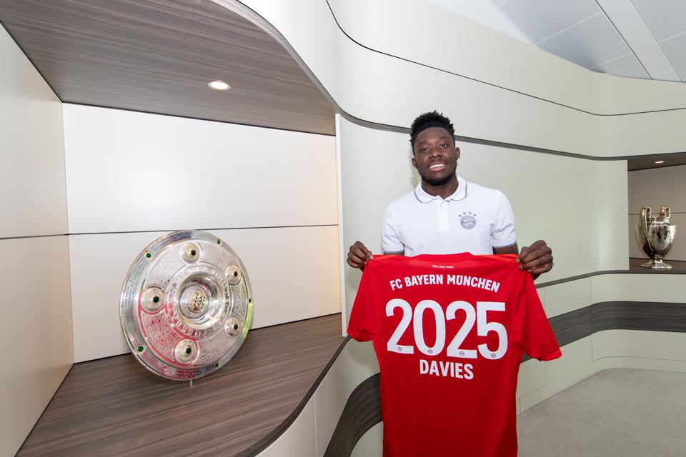 Bayern Munich Sign Alphonso Davies To New Contract
