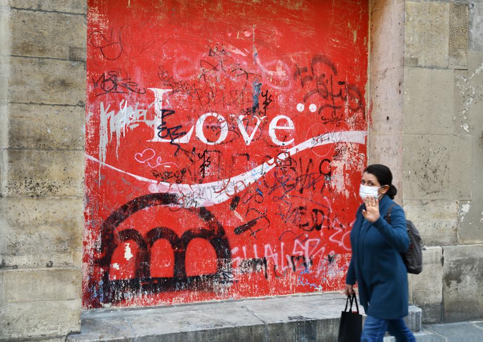 Europe Travel Ban Eu Commissioner Wants U S Lovers Couples To Be Exempt