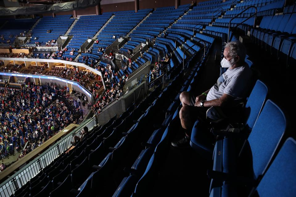 Smaller Than Expected Crowd Size Doesn T Fill Arena At Trump