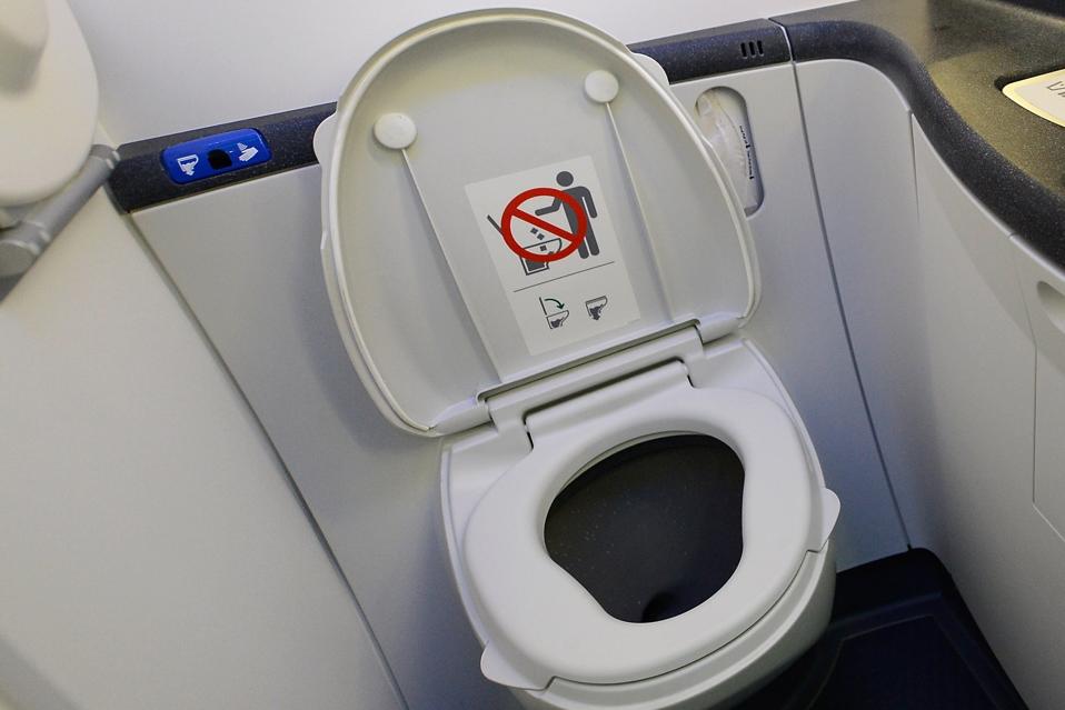 United Airlines Highlights A 787 Dreamliner