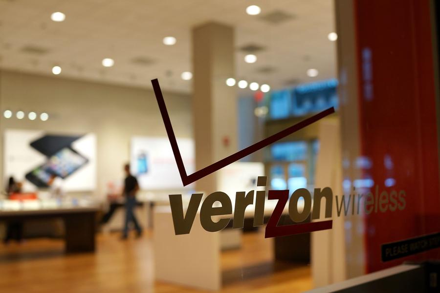 Verizon's Profits Tumble As Wireless Subscribers Walk Away