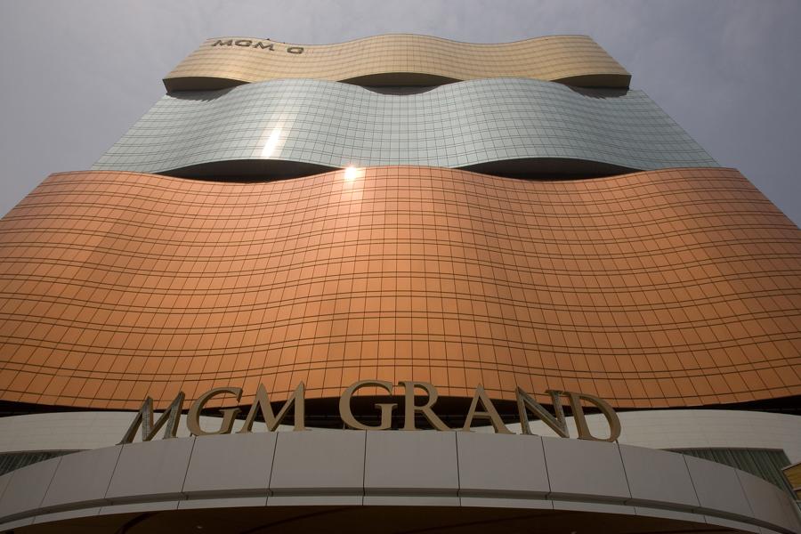Which Casino Stock Offers Better Odds: MGM Resorts or Las Vegas Sands?