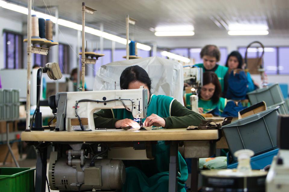 Fabricación portuguesa en la fábrica de zapatos de lujo ″ Always Shoes ″