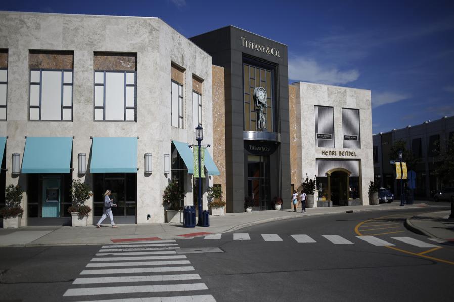 Today's Must-Reads For Entrepreneurs: Facebook Tries Food Delivery, Columbus Tries To Save Retail