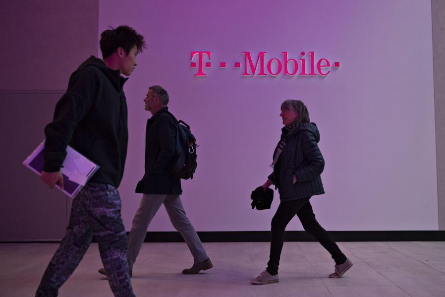 Earnings Preview: What To Expect From T-Mobile On Tuesday