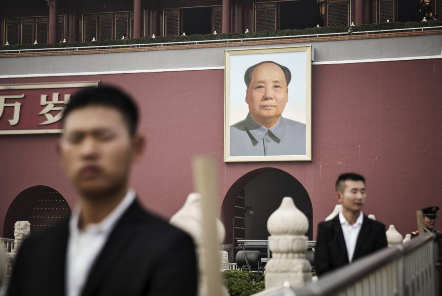 As Trump & Brexit Move Forward, 'Davos Man' Picks New Hero: Chinese Communists