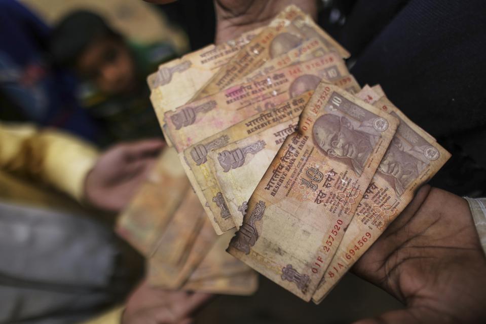 Ten rupees Indian banknotes (Photographer: Dhiraj Singh/Bloomberg)