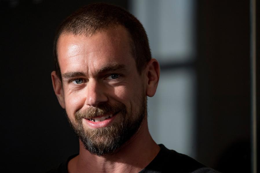 Top Internet Manager Sticks With Twitter