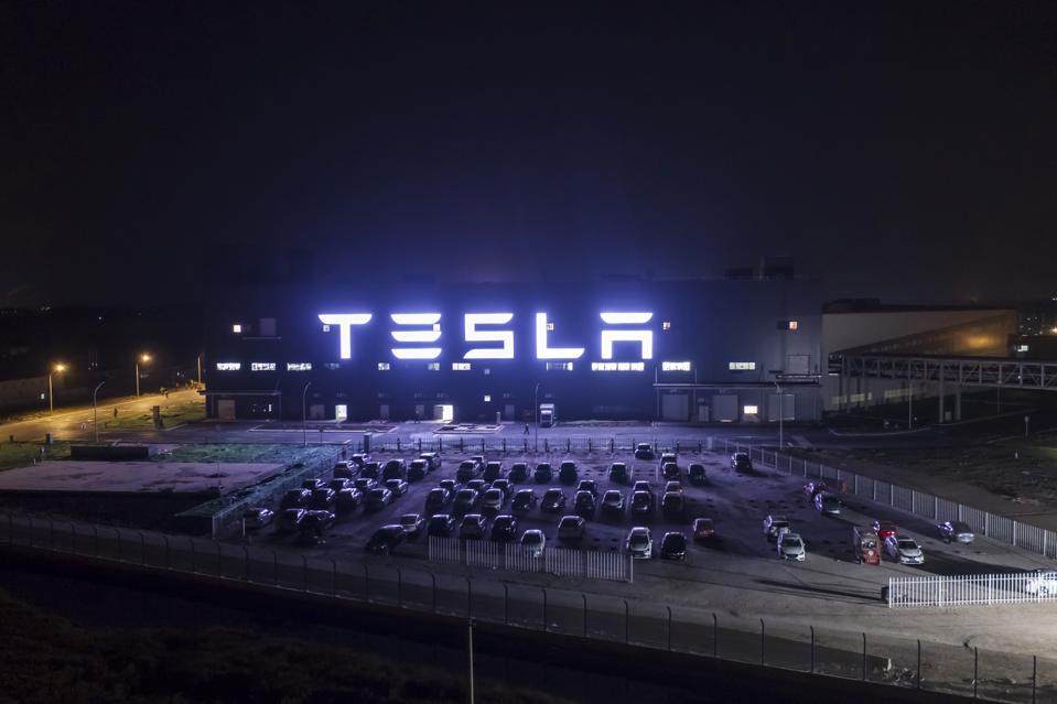 Battery Factories Power Up To Cut Costs And Drive Electric Car