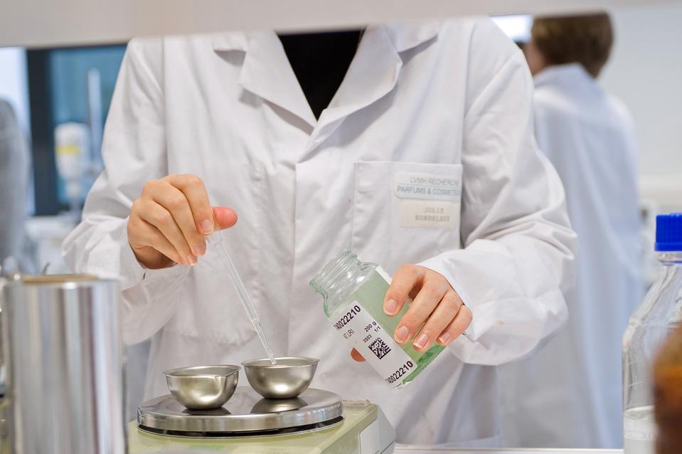 FRANCE-LUXURY-PERFUME-COSMETICS-COMPANY-LVMH