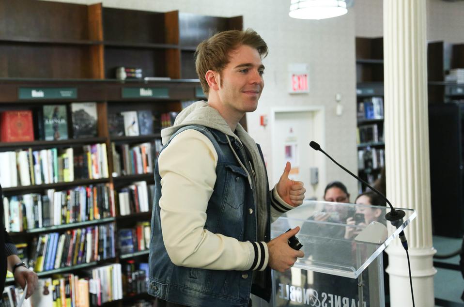 Shane Dawson Promotes His New Book ″I Hate Myselfie: A Collection of Essays by Shane Dawson″