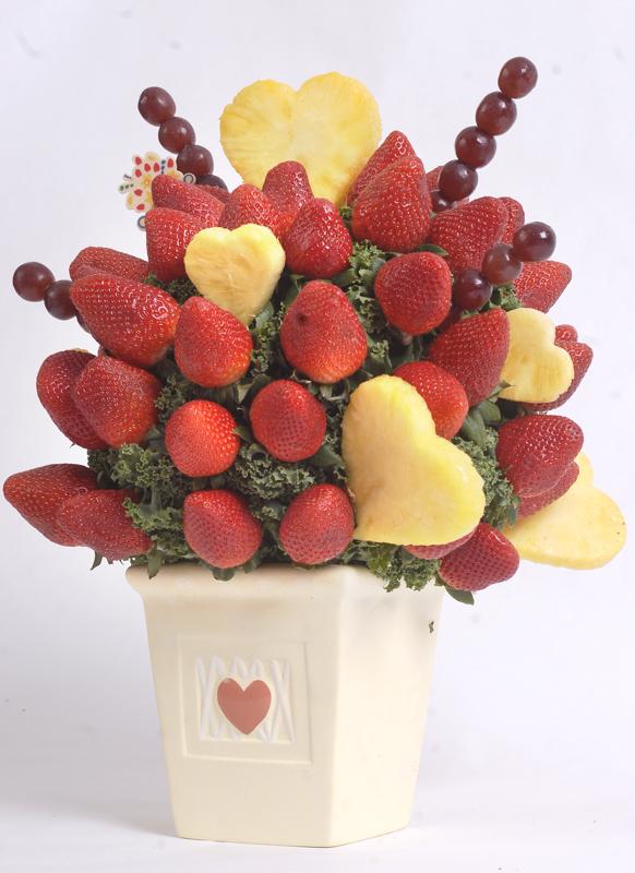 FOOD: Edible Arrangements items for Valentine alternatives.