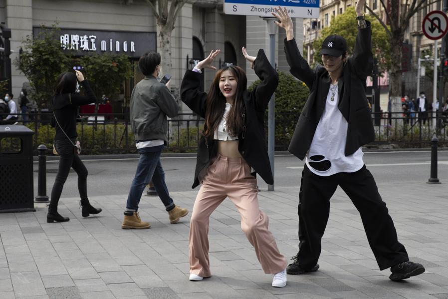 Photos: Joy As Wuhan Opens After 76-Day Coronavirus Lockdown