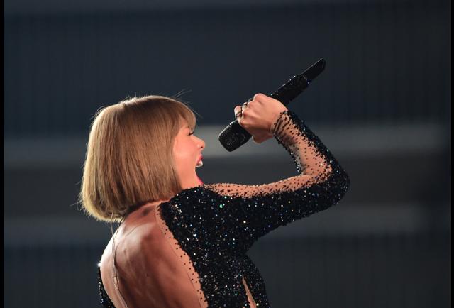 Taylor Swift Biography In Spanish | taylor swift s new album sold more copies in its first day Taylor Swift Biography In Spanish | taylor swift s new album sold more copies in its first day