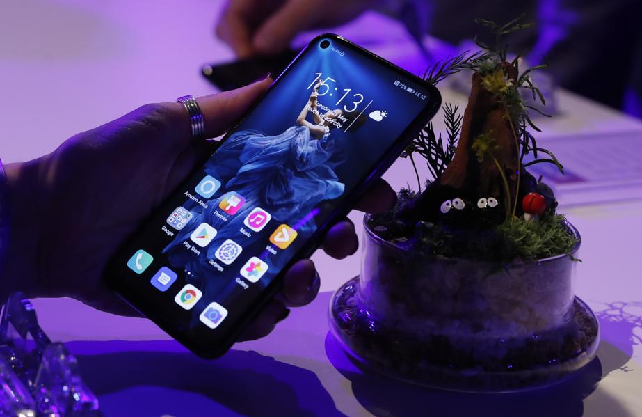 Without U.S. Tech Ban, Huawei Phones Would Rival Samsung And Apple Nearly Everywhere