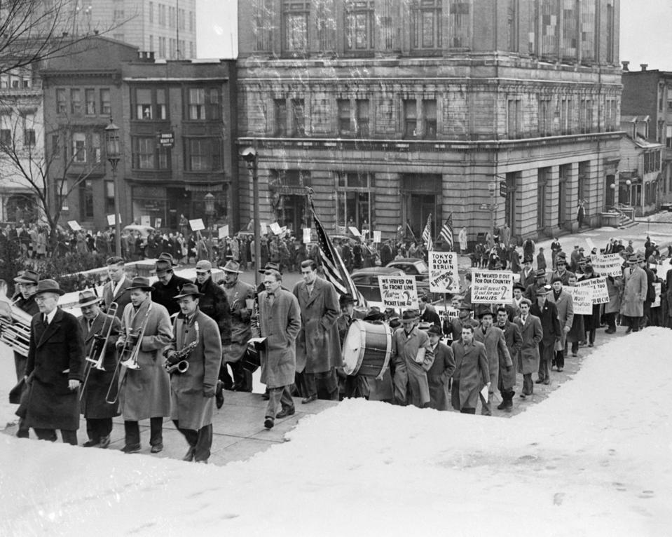 Vetrans March on Capitol for Benefits