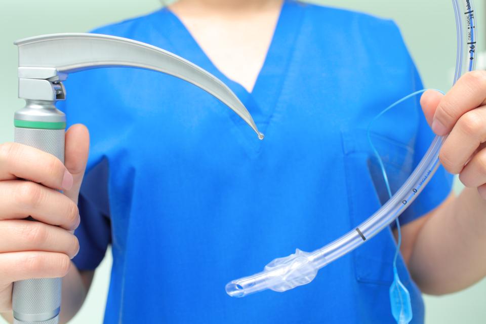 Laryngoscope and endotracheal tube
