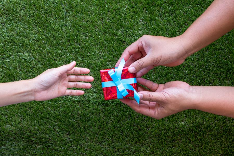 Want To Increase Sales? Avoid Giving Holiday Gifts