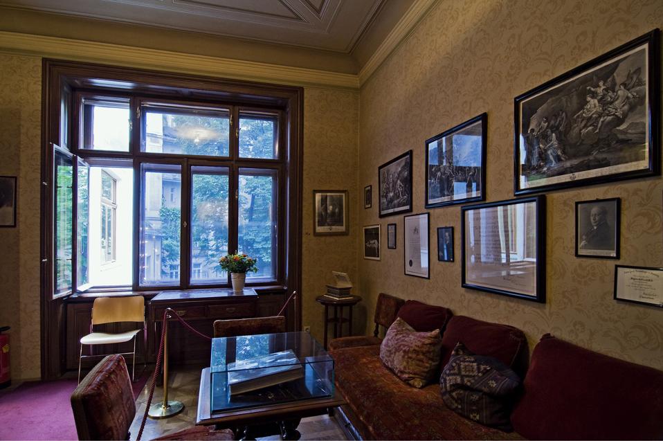 Freud's Waiting Room In The Sigmund Freud Museum In Berggasse 19