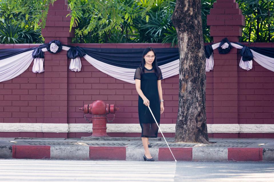 using technology to help visually impaired people navigate cities help for the visually impaired