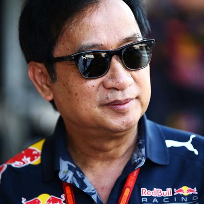 Chalerm Yoovidhya & family