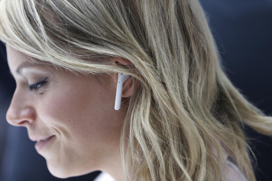 Slice Survey Confirms What Savvy Forbes Readers Already Knew, Apple AirPods Sales Explode