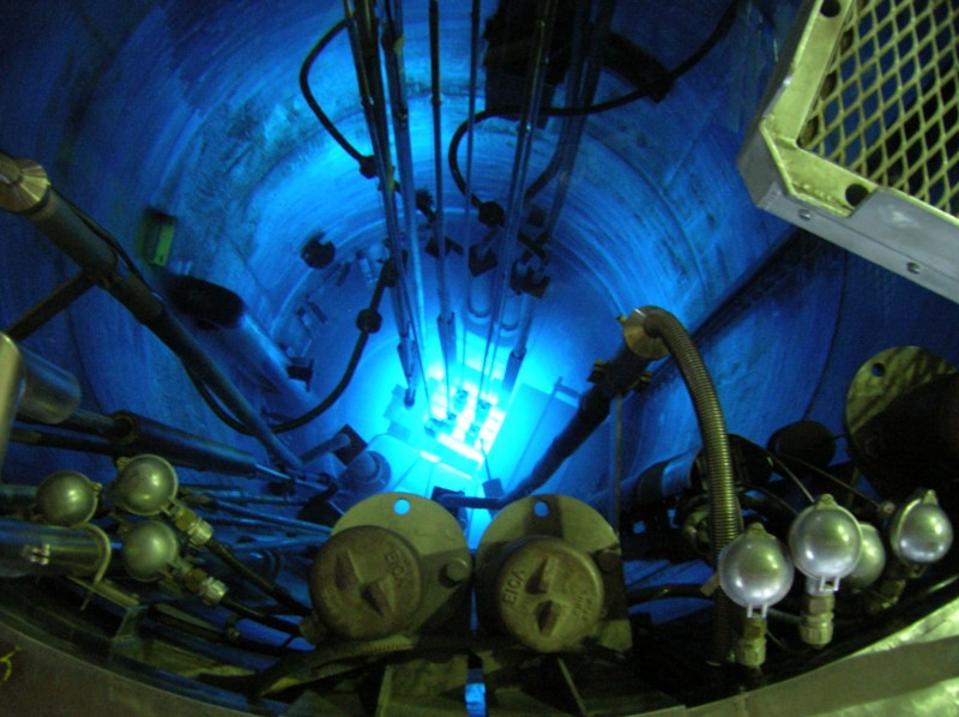 Reactor nuclear experimental RA-6 (Republica Argentina 6), en marcha.