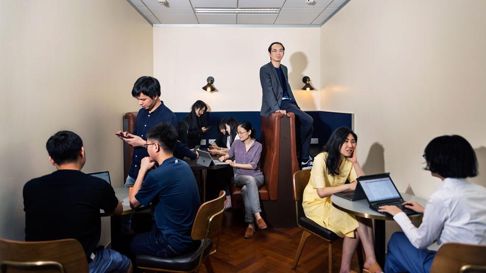 Zhou presides over FBG employees in a shared office in Beijing.
