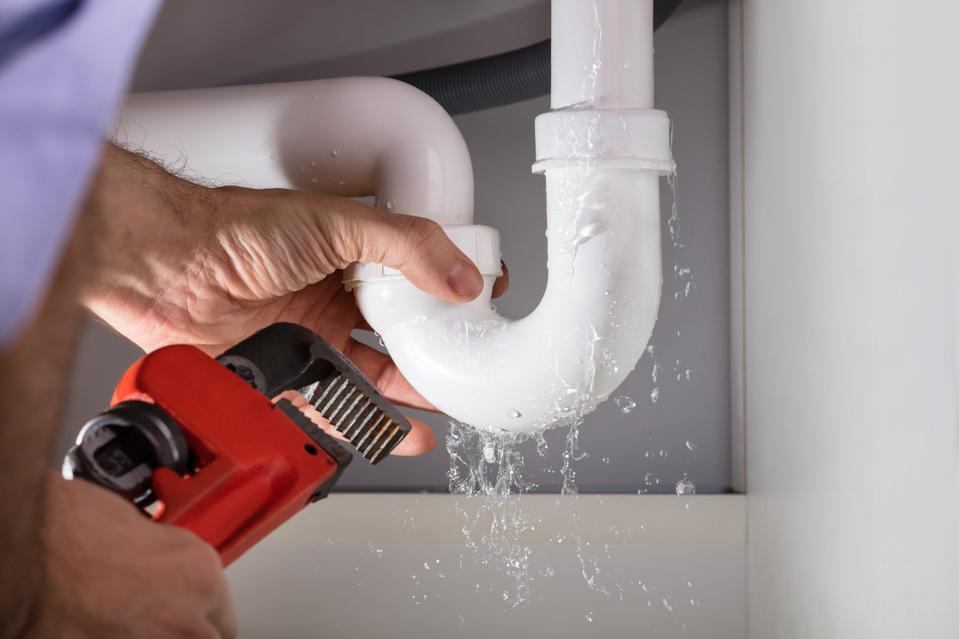 BluView detects when these signals fluctuate and alerts homeowners of potential leaks via their smartphones.