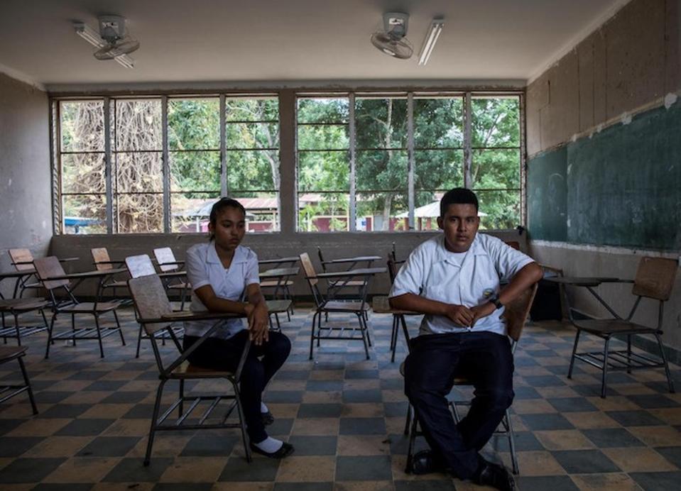 Josseline, 17 (a sinistra), Darwin, 16 anni, e il loro amico Henry sono stati presi di mira dai bulli a scuola a Villanueva, in Honduras. Darwin ricorda Henry come un ragazzo popolare e premuroso, ma i suoi voti sono diminuiti dopo l'inizio del bullismo. Poi si è suicidato.