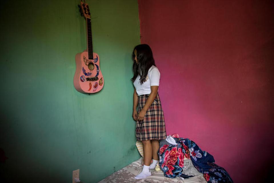 Elsa (nome cambiato), 16 anni, è stata molestata sessualmente dal suo insegnante di matematica a Villanueva, in Honduras.