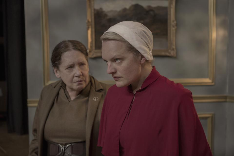 Handmaid's Tale Season 5 Leaks 'The Handmaid's Tale' Season 3, Episode 5 Review: 'Unknown Caller'
