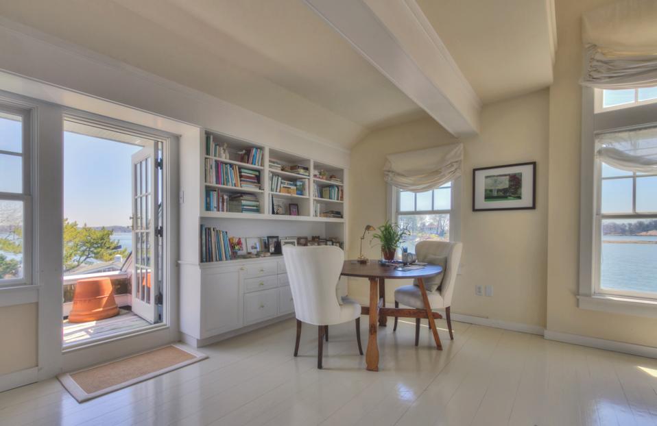 Breakfast nook on island
